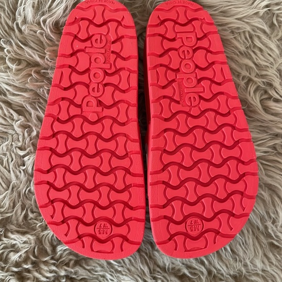 NWOB PEOPLE red slip-on lightweight slides Sandals size 7 - Picture 5 of 5